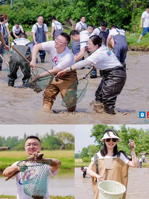 泥塘摸魚(yú)樂(lè)